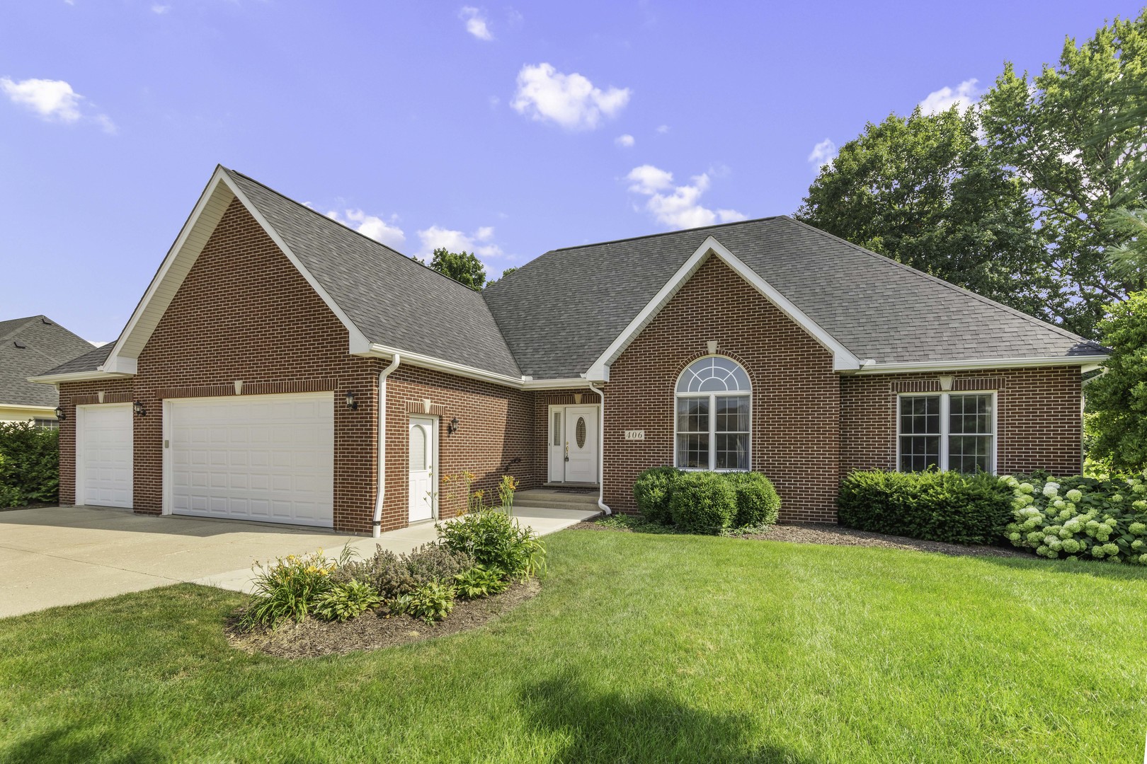 406 E Knights Road Property Photo 2
