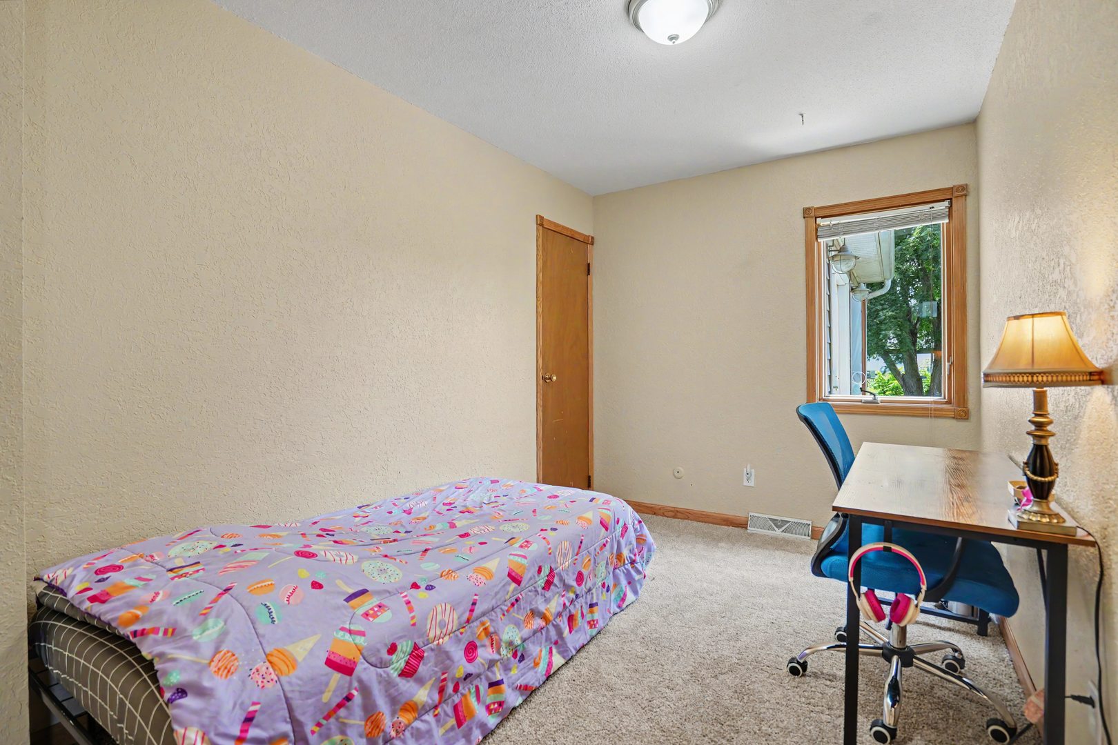619 Middle Road Property Photo 10