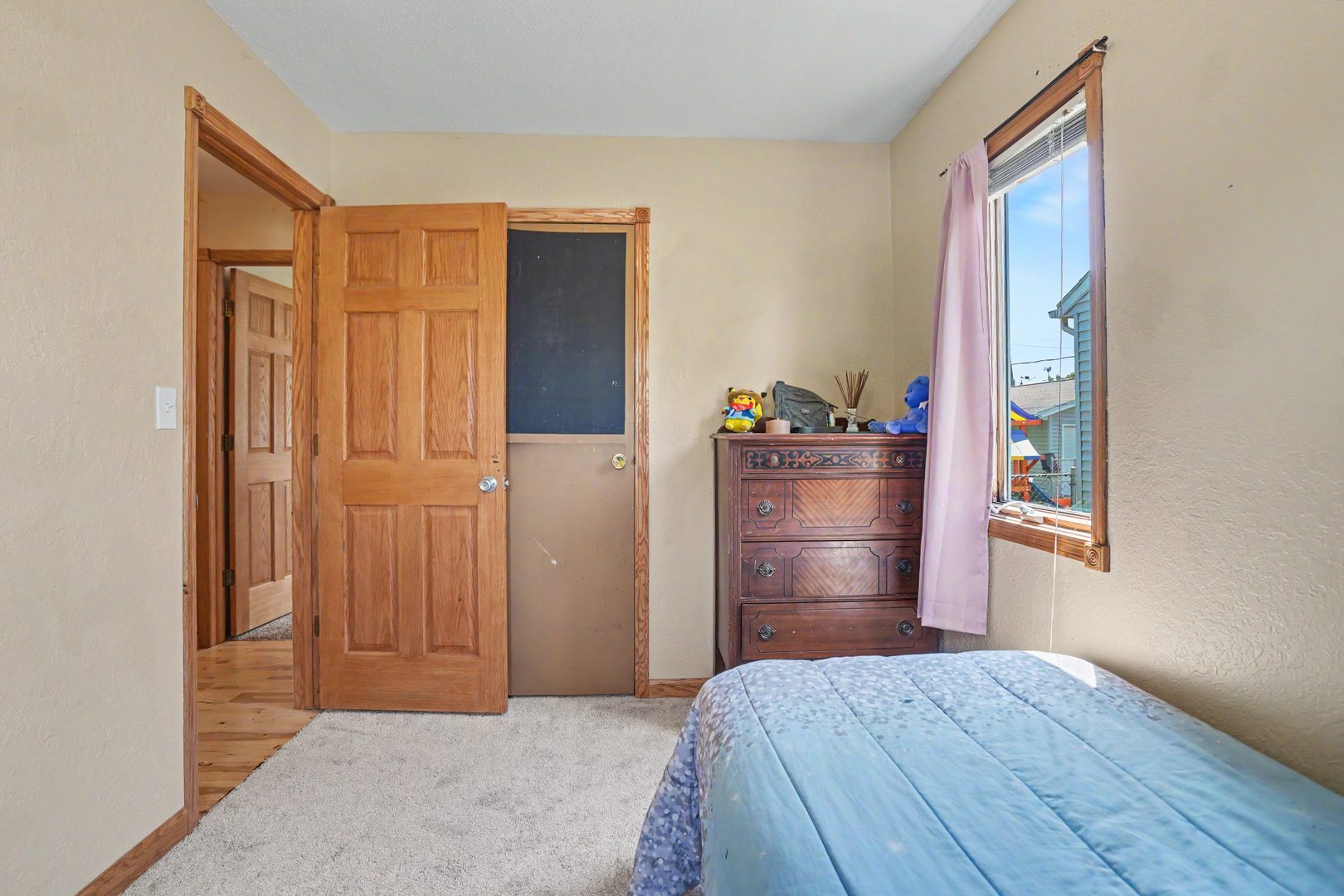 619 Middle Road Property Photo 13