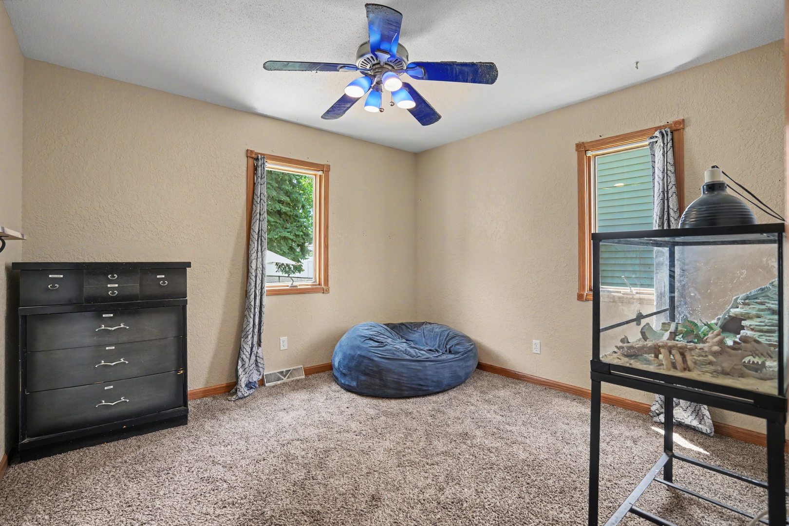 619 Middle Road Property Photo 14