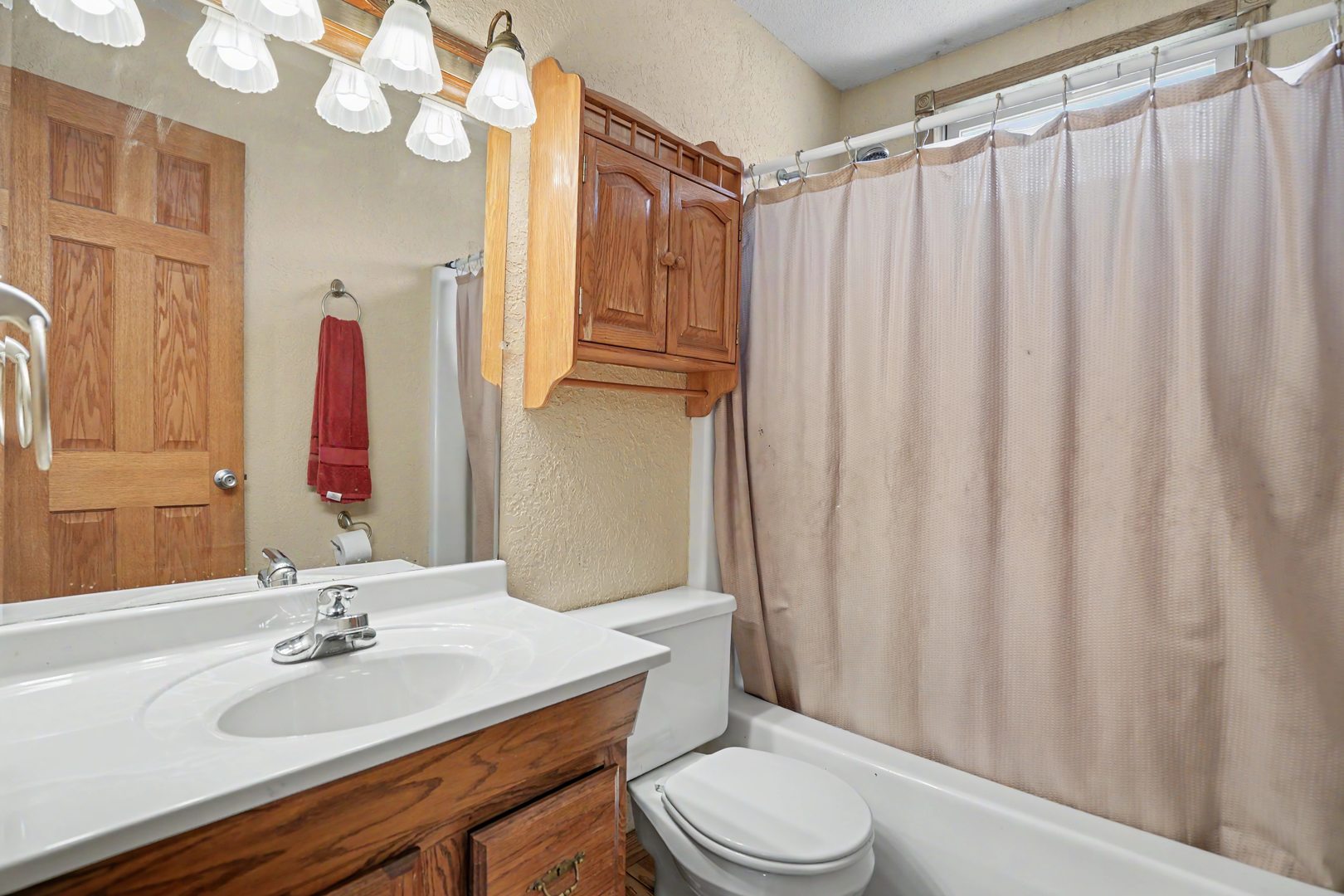 619 Middle Road Property Photo 16