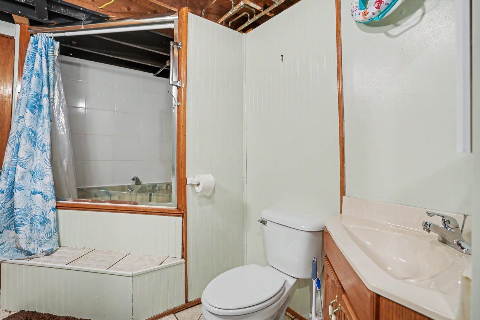 619 Middle Road Property Photo 22