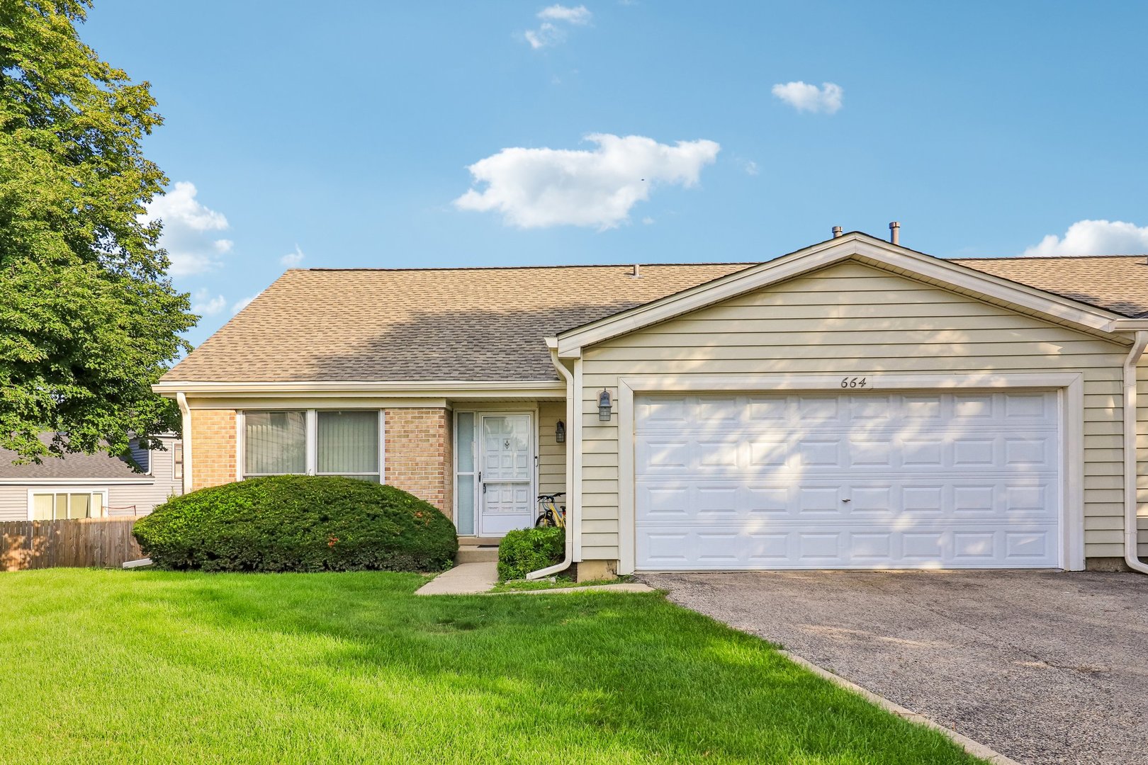 664 Claridge Circle Property Photo 1
