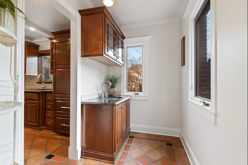 9435 Central Park Avenue Property Photo 8
