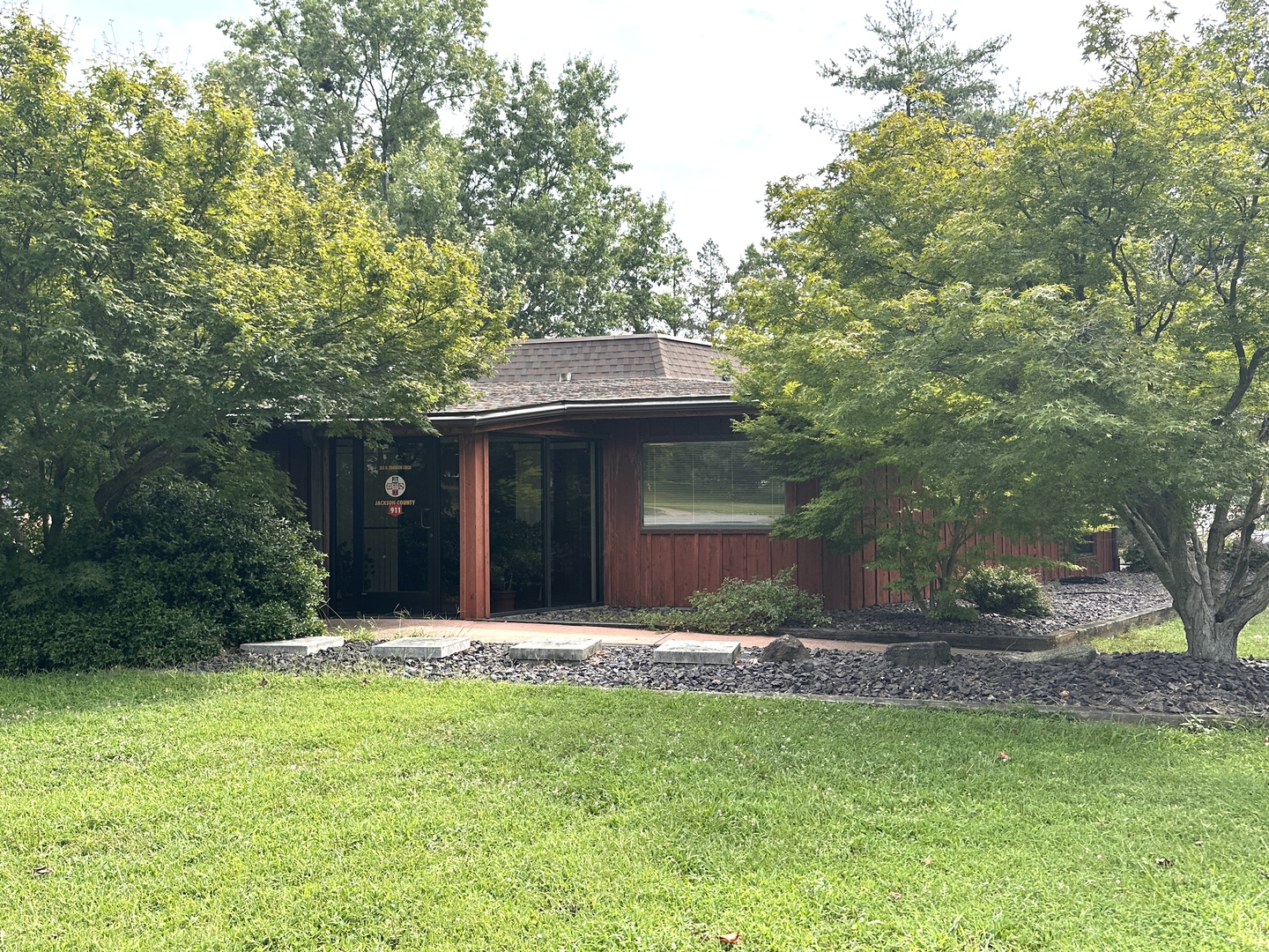 303 N Robinson Circle Property Photo 1