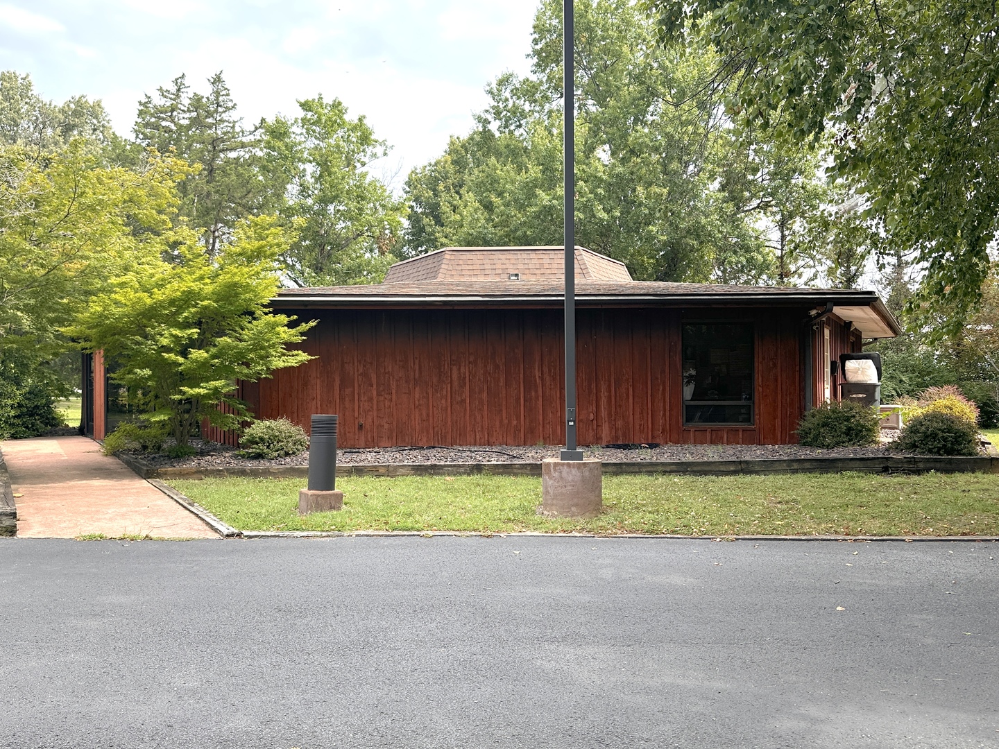 303 N Robinson Circle Property Photo 3