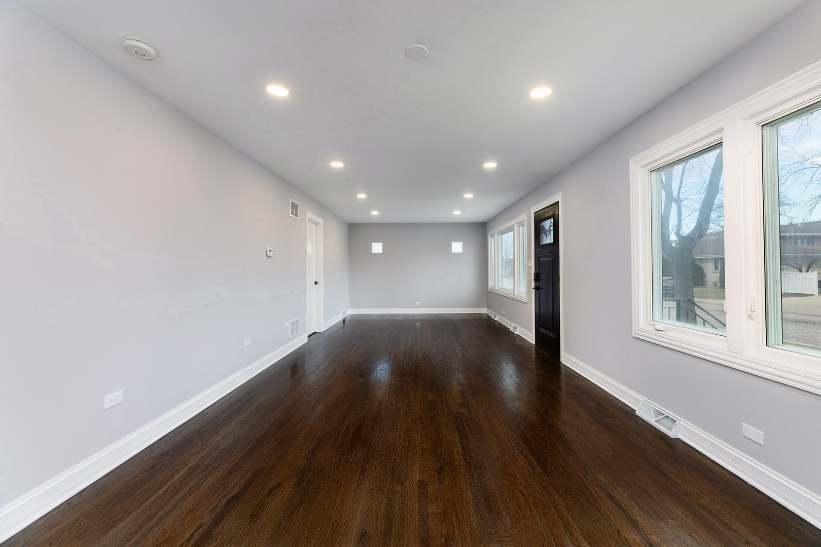 4955 N Delphia Avenue Property Photo 4