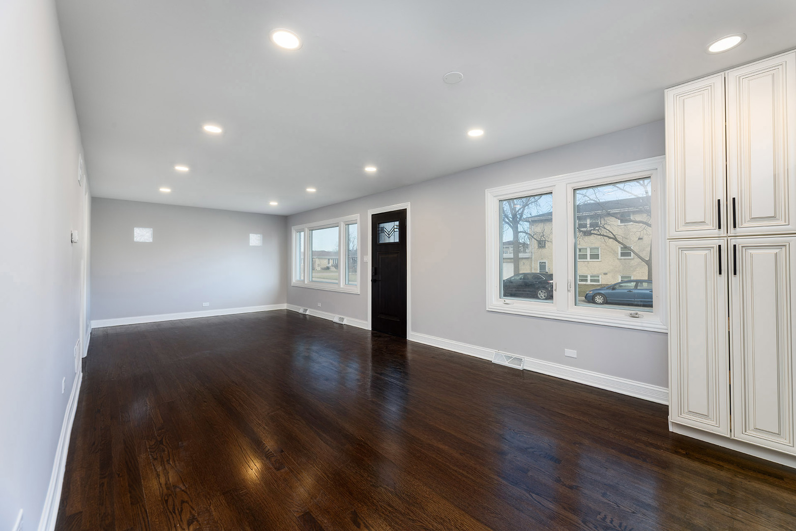 4955 N Delphia Avenue Property Photo 9