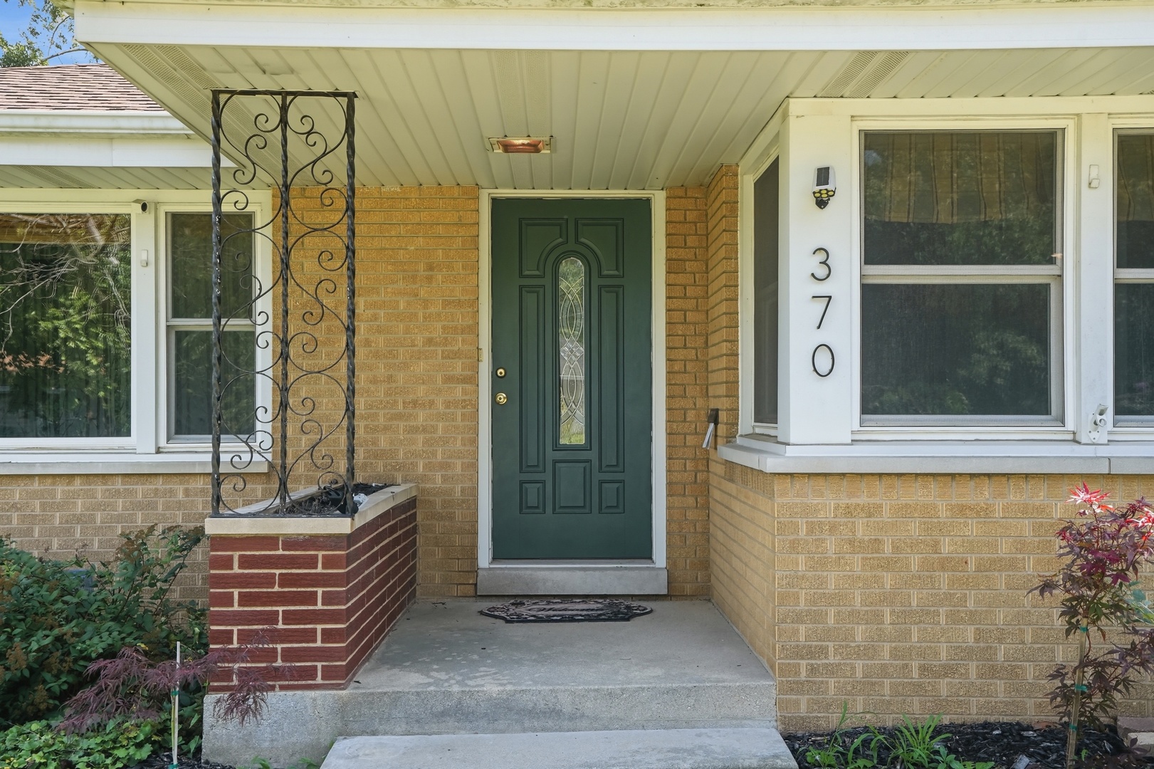 370 Oakwood Drive Property Photo 2