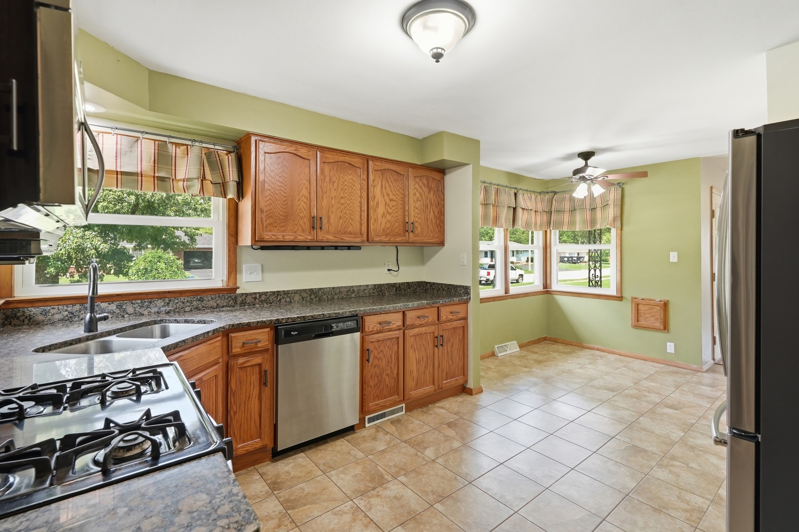 370 Oakwood Drive Property Photo 4