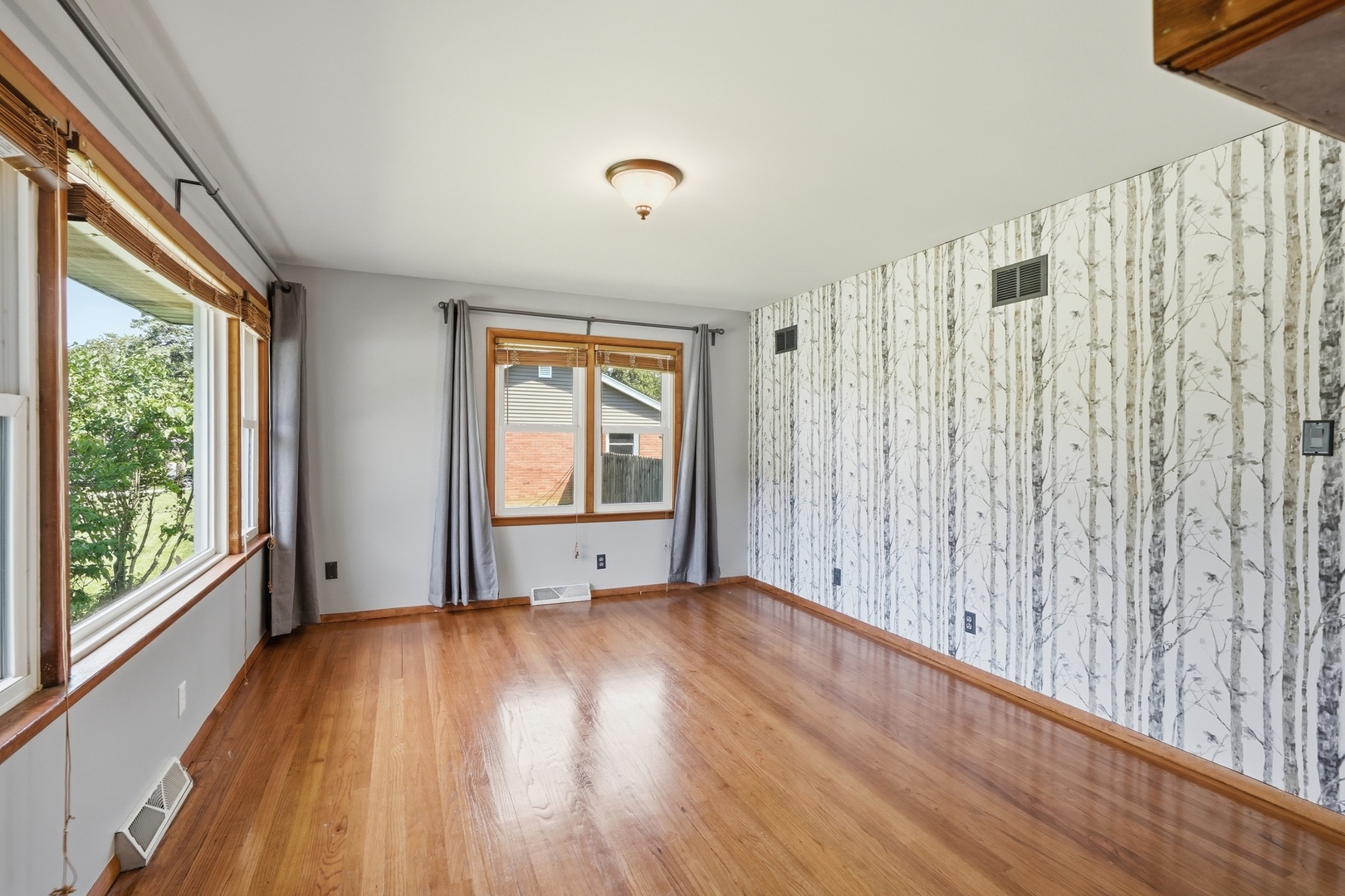 370 Oakwood Drive Property Photo 8