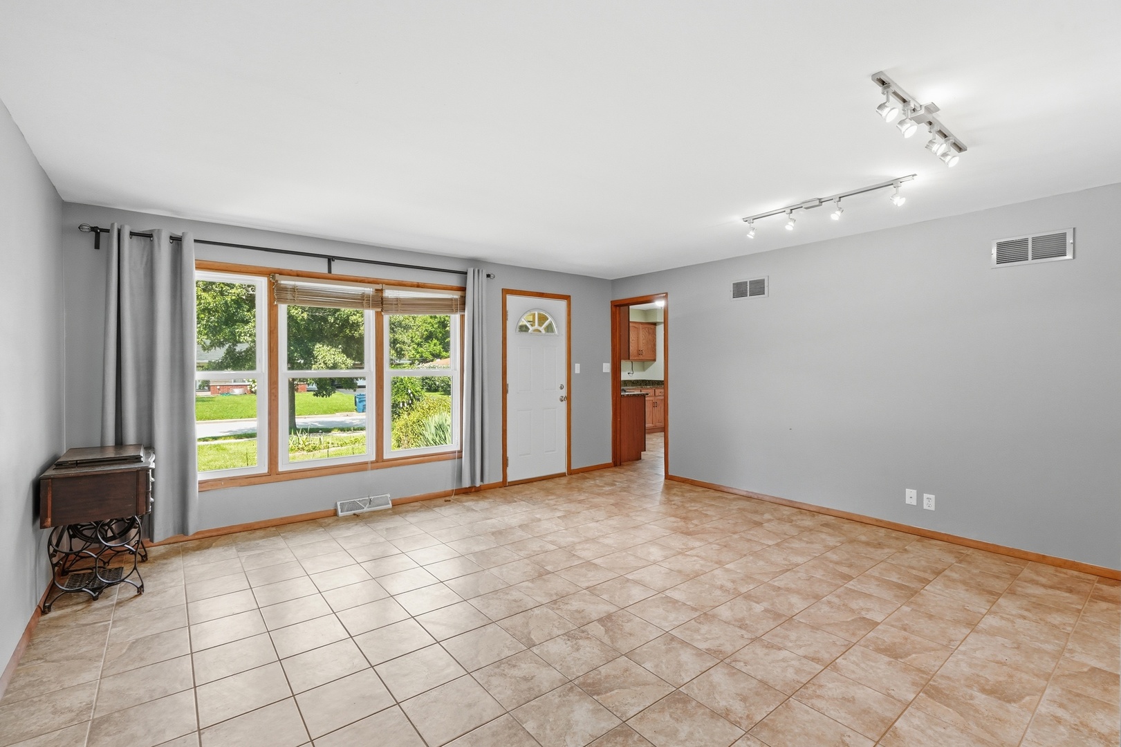 370 Oakwood Drive Property Photo 10