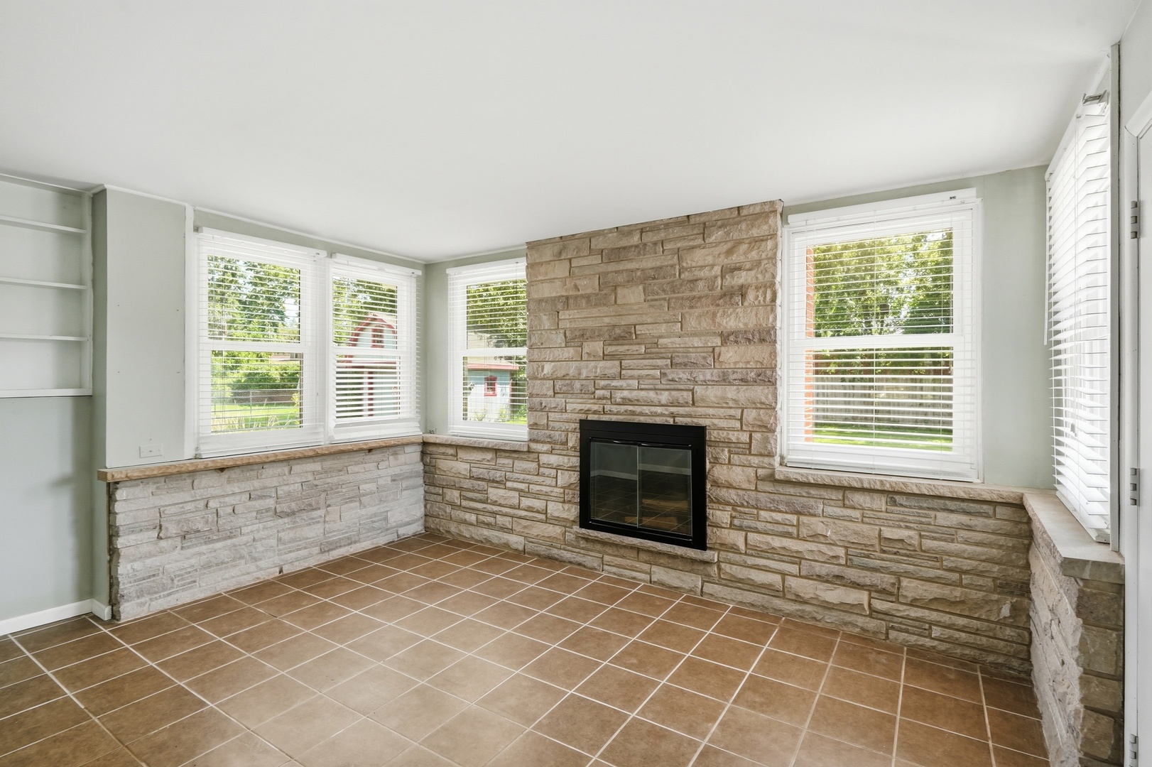 370 Oakwood Drive Property Photo 11