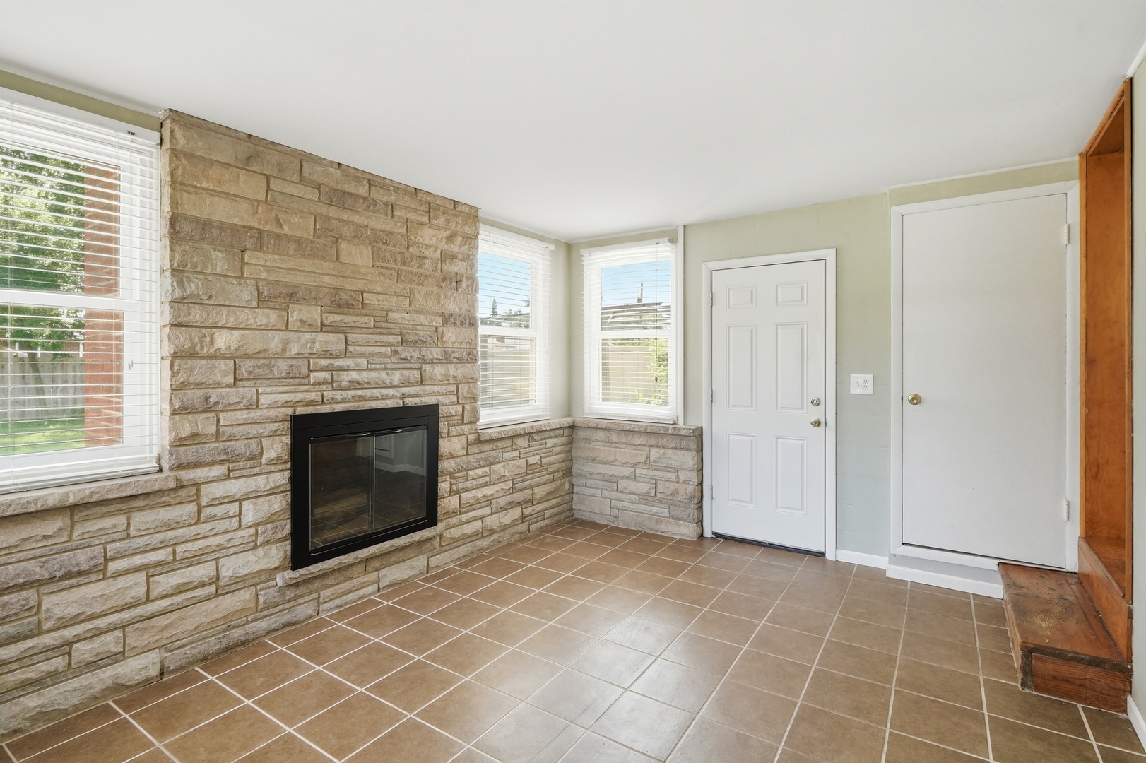 370 Oakwood Drive Property Photo 12