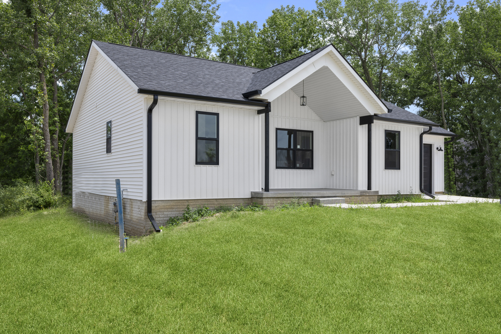 813 Williams Way Property Photo 3