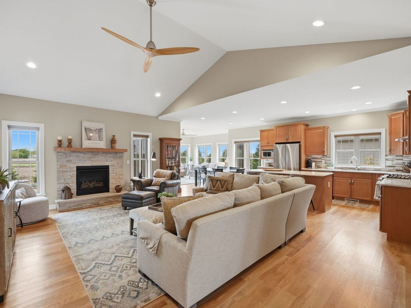1934 Parkside Drive Property Photo 6