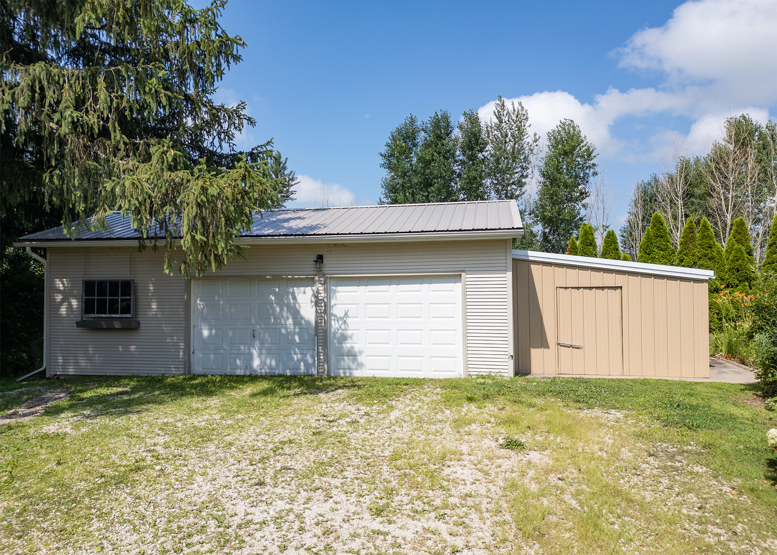 631 N Adams Street Property Photo 4