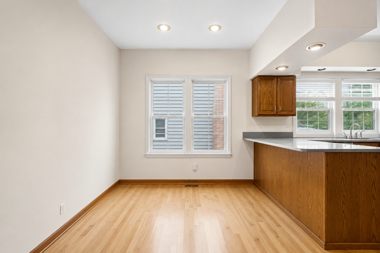 1538 Oakwood Avenue Property Photo 16