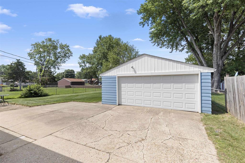 2112 Maple Avenue Property Photo 3