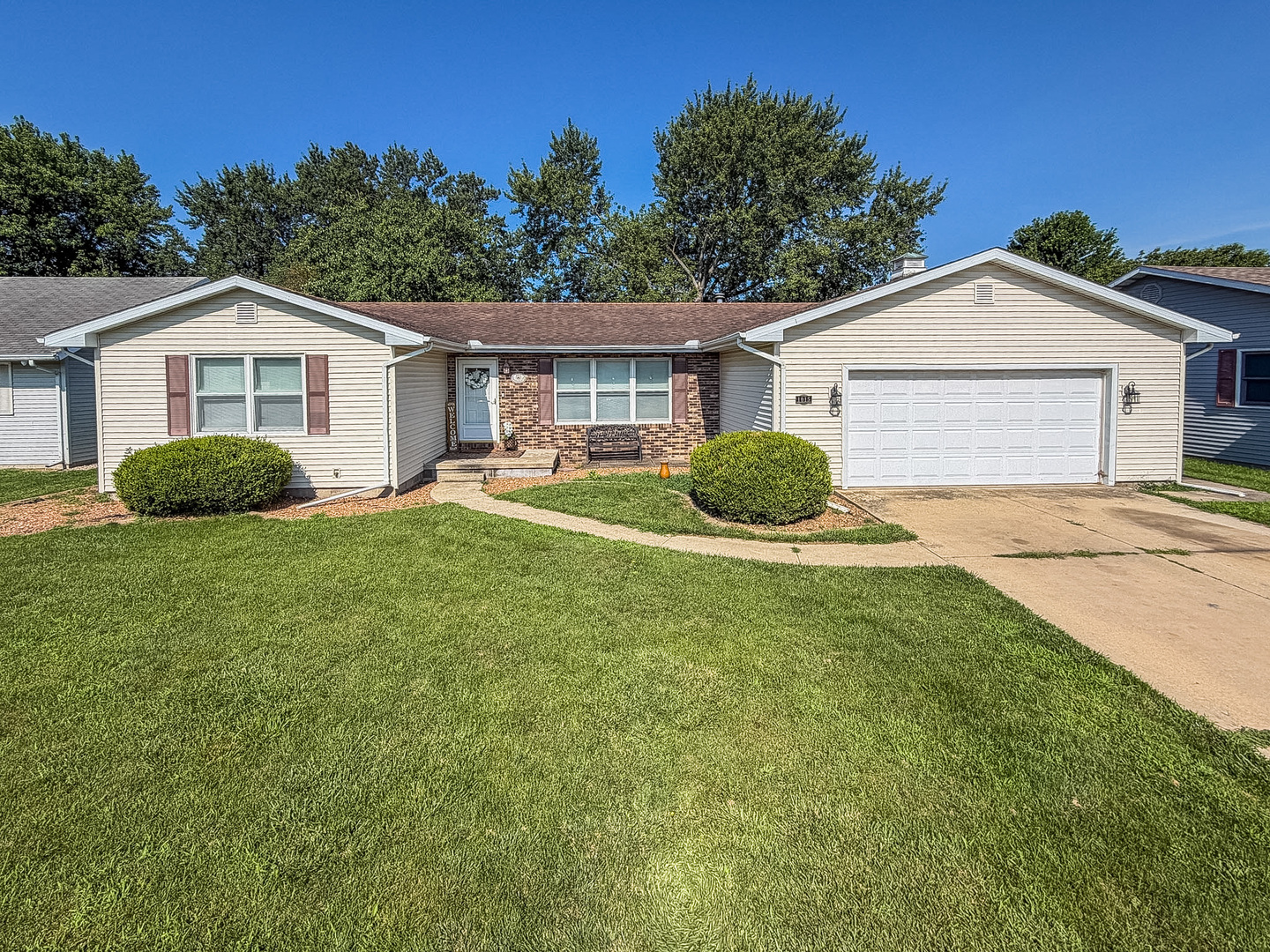 1015 Cambridge Drive Property Photo 1