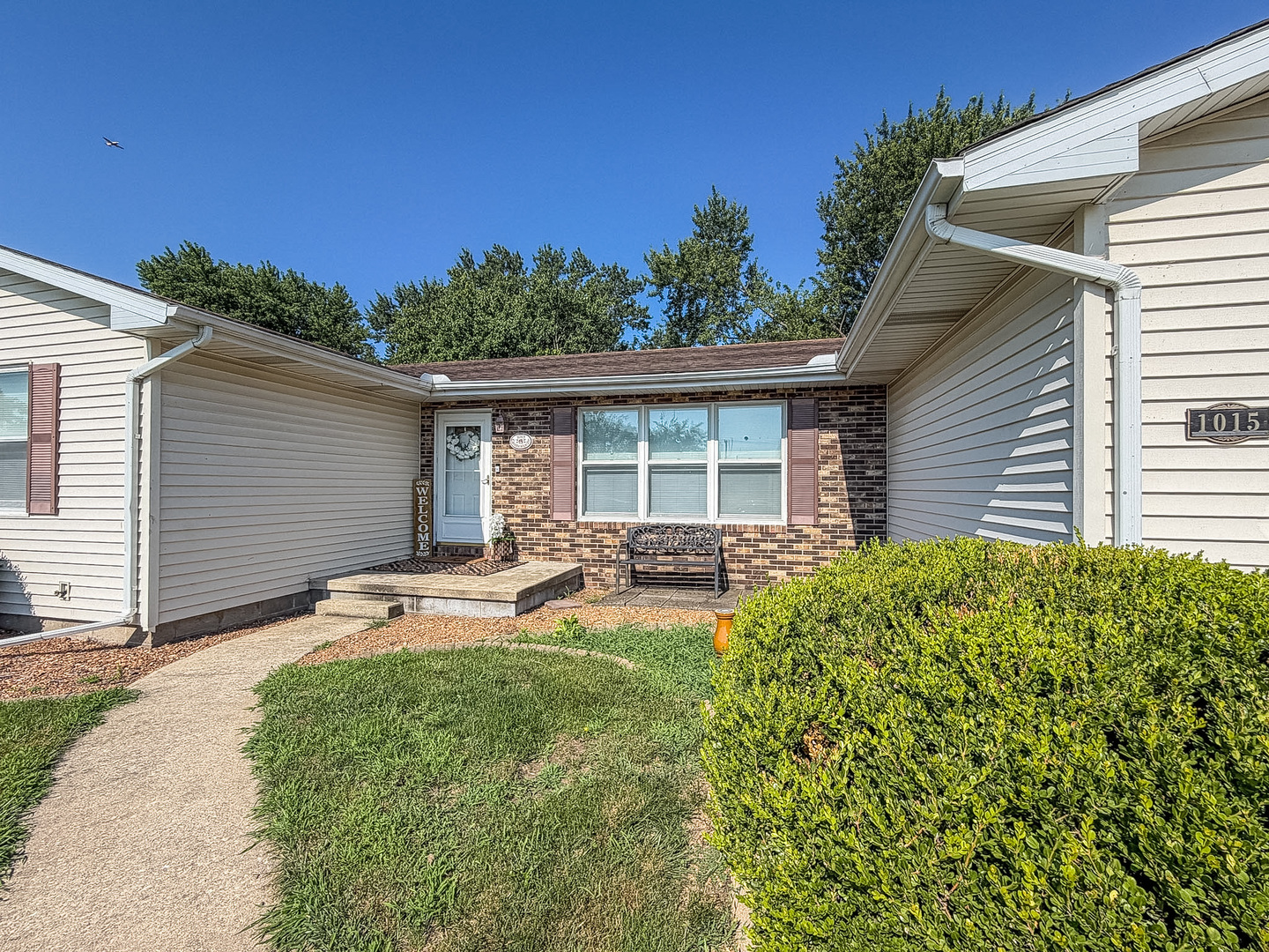 1015 Cambridge Drive Property Photo 2