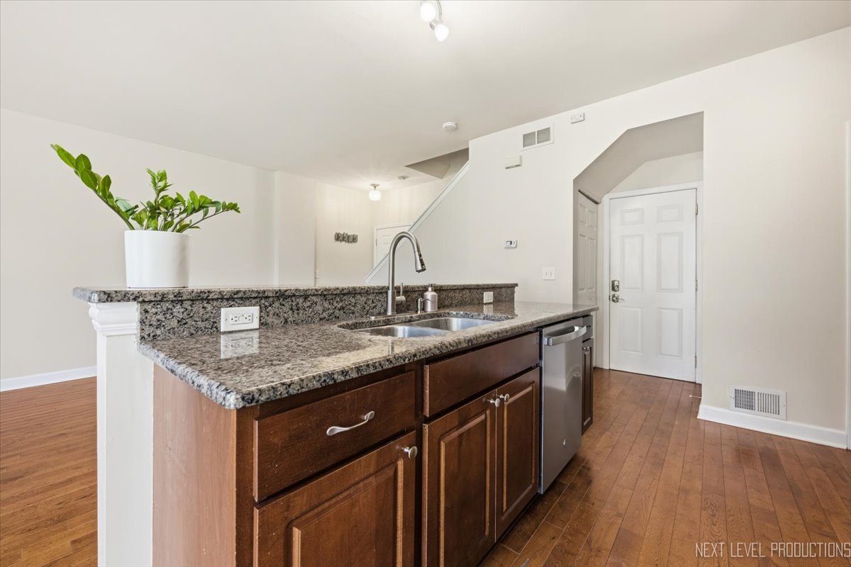 5015 Montauk Drive Property Photo 11
