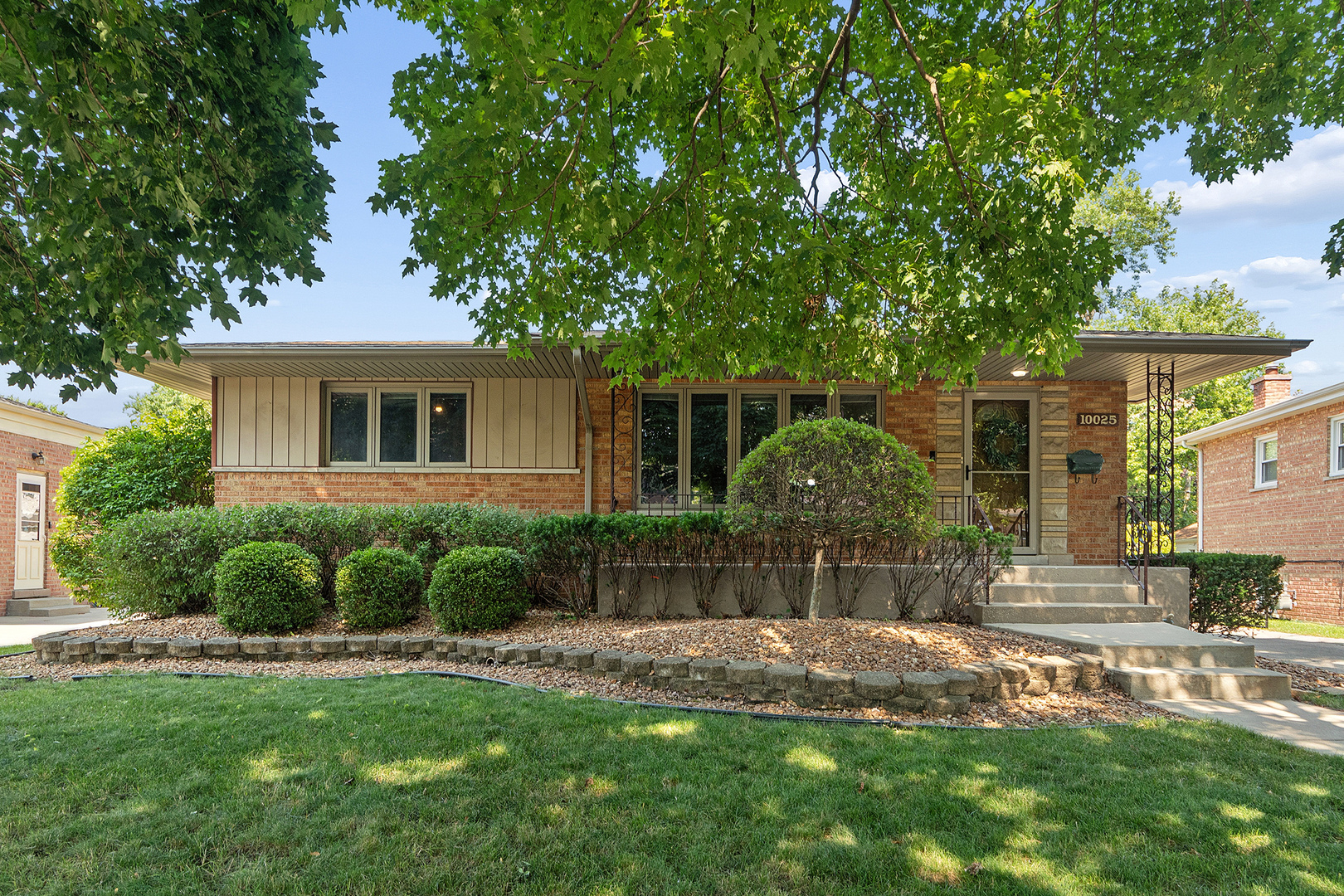 10025 S 53rd Avenue Property Photo 1