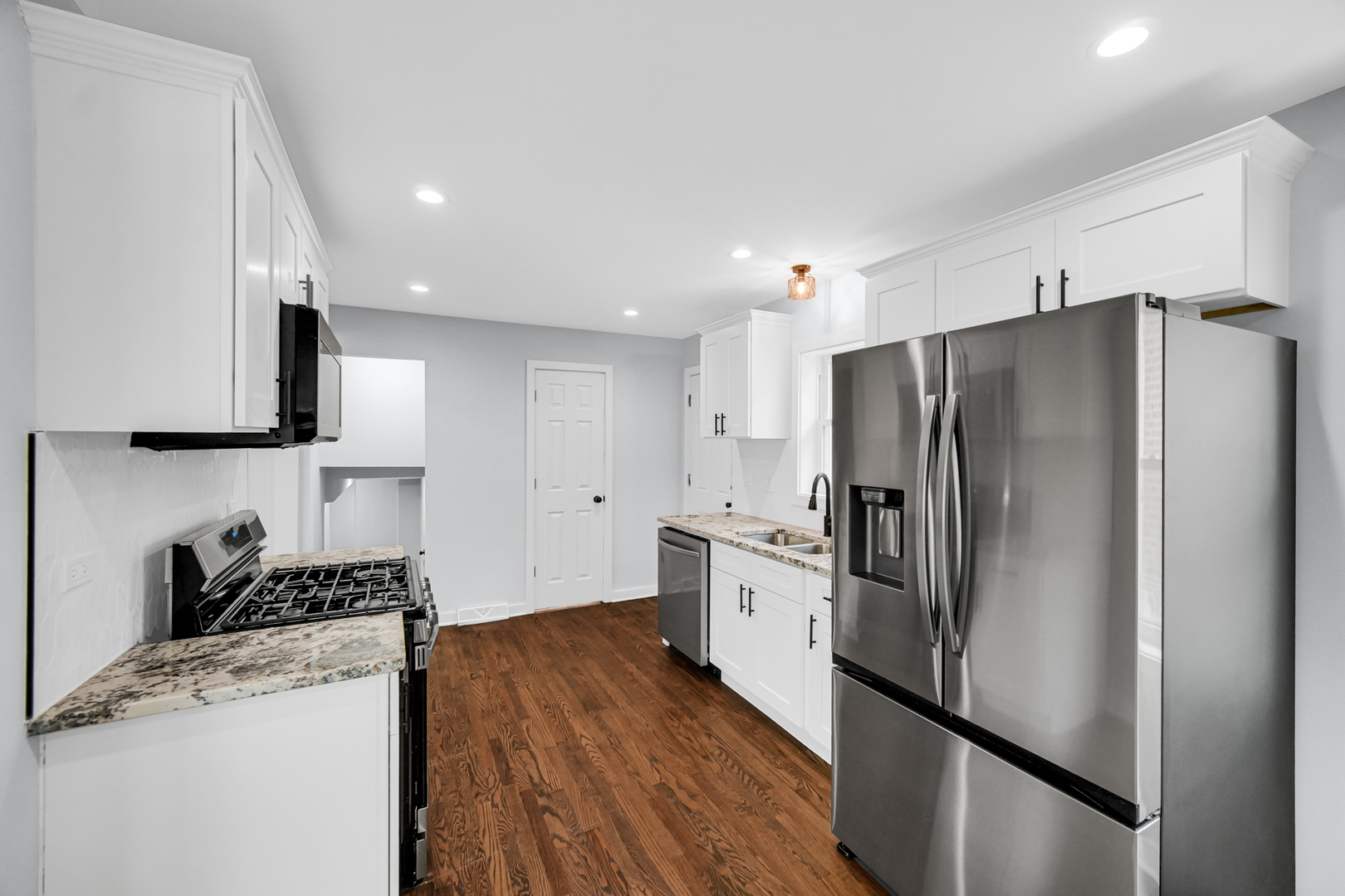 15041 Irving Avenue Property Photo 3