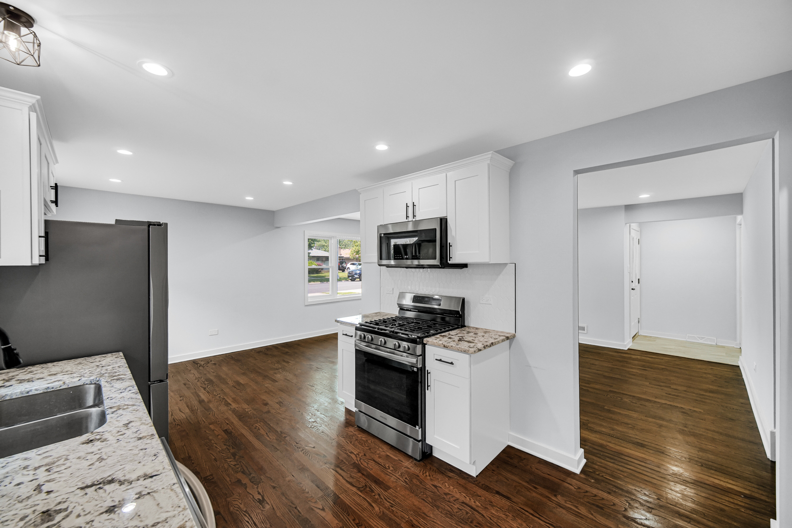 15041 Irving Avenue Property Photo 4
