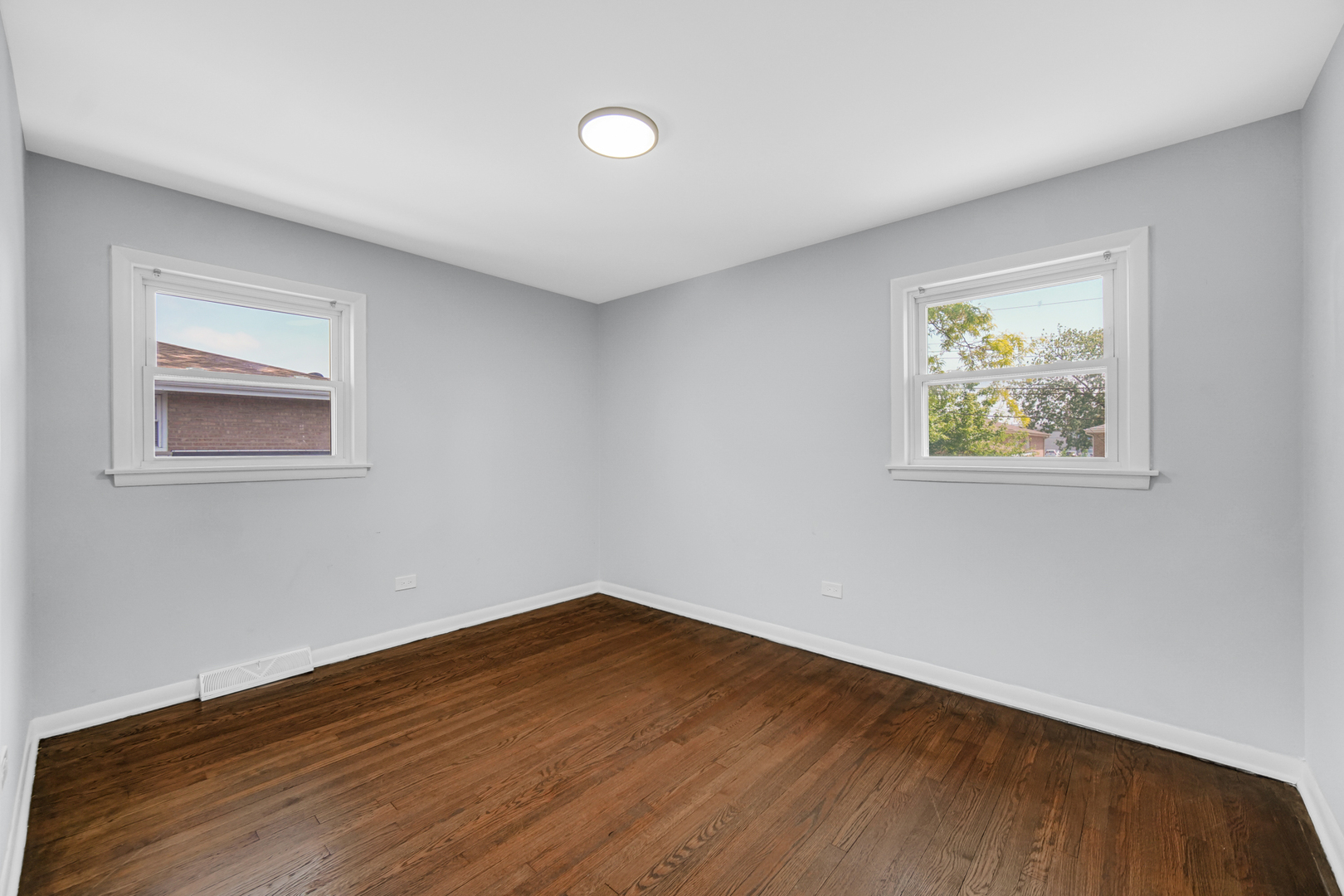 15041 Irving Avenue Property Photo 9