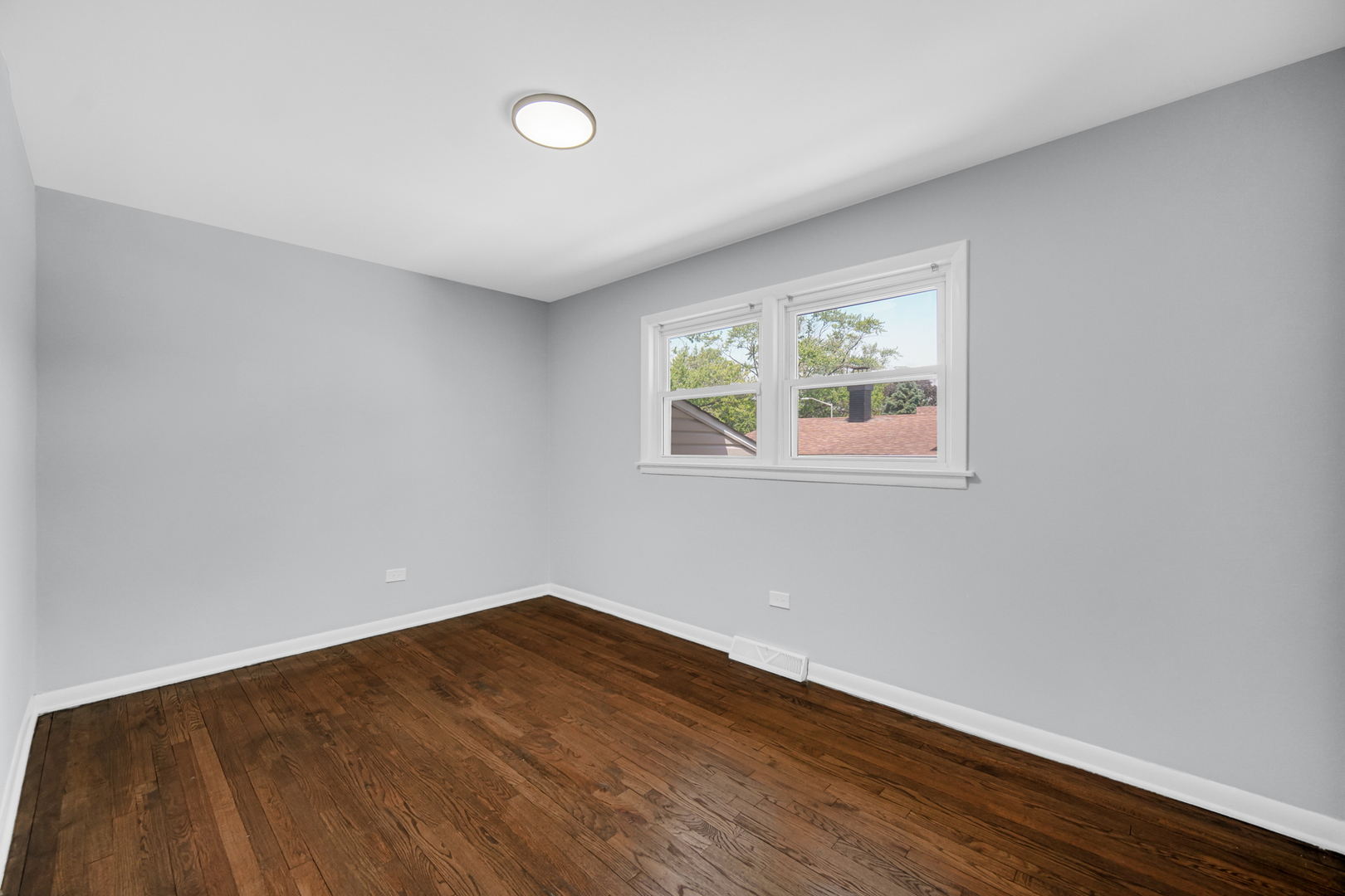 15041 Irving Avenue Property Photo 10