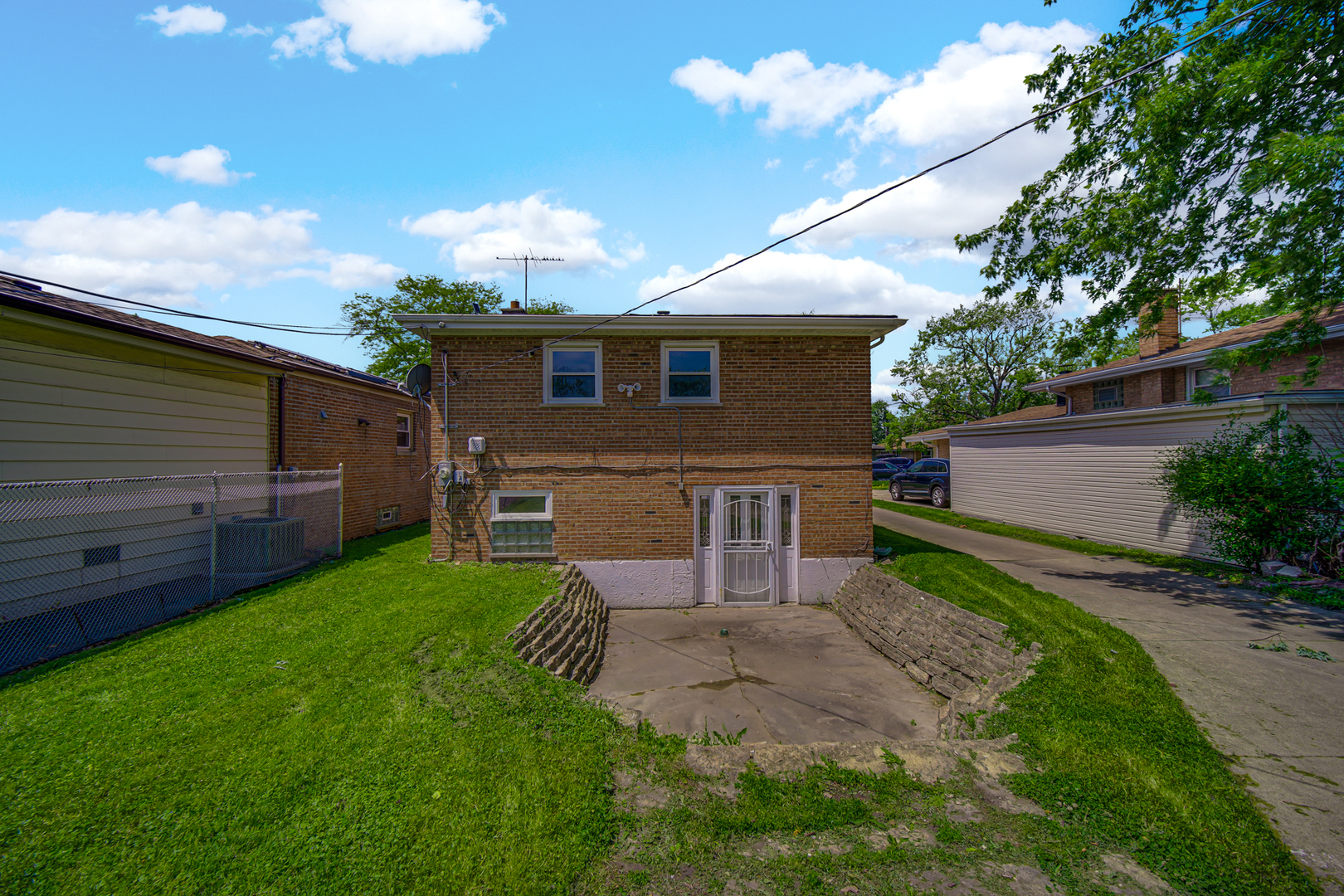 15041 Irving Avenue Property Photo 11