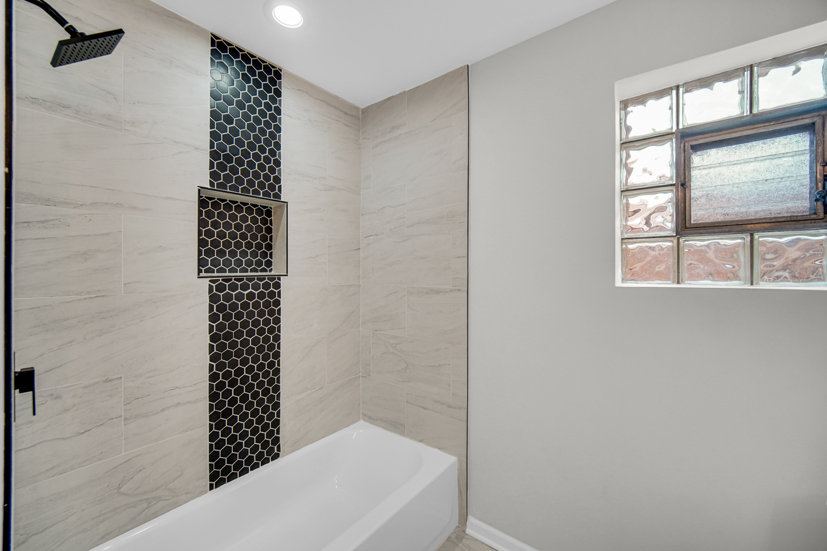 15041 Irving Avenue Property Photo 15