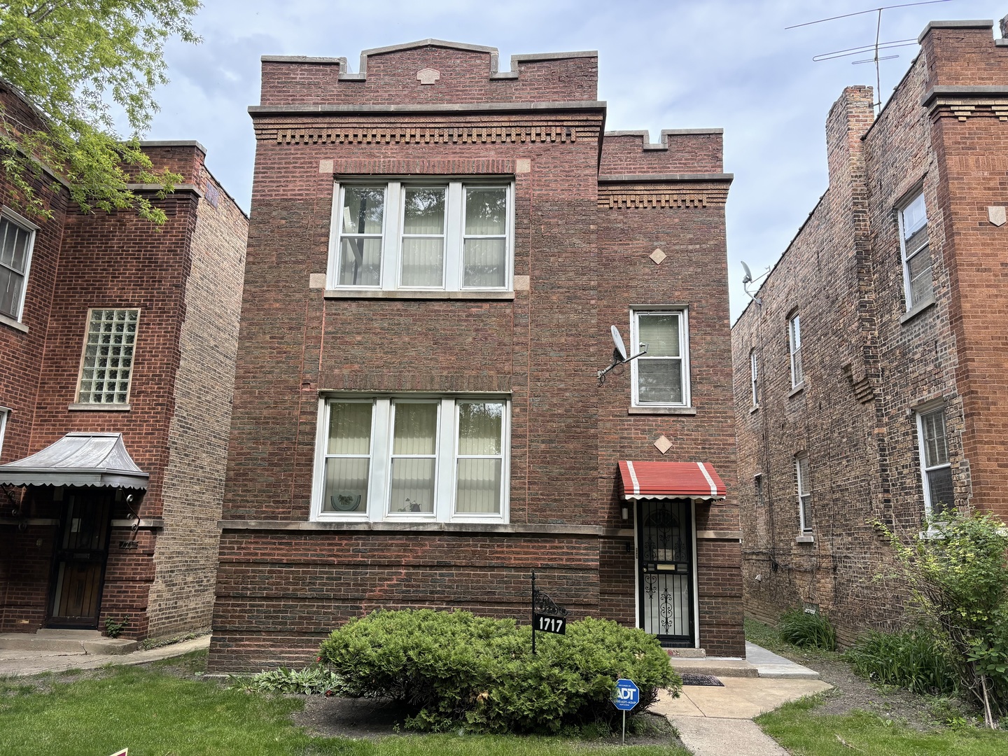 1711 N Austin Avenue Property Photo
