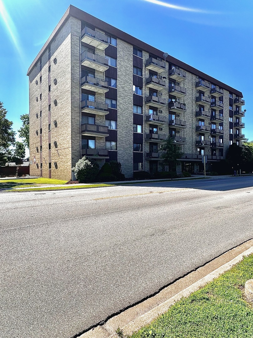 850 Des Plaines Avenue 409