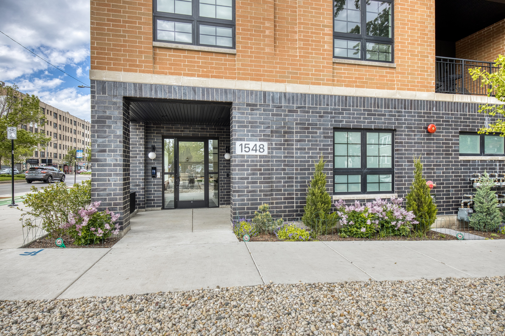 1548 W Ardmore Avenue 2C Property Photo 1
