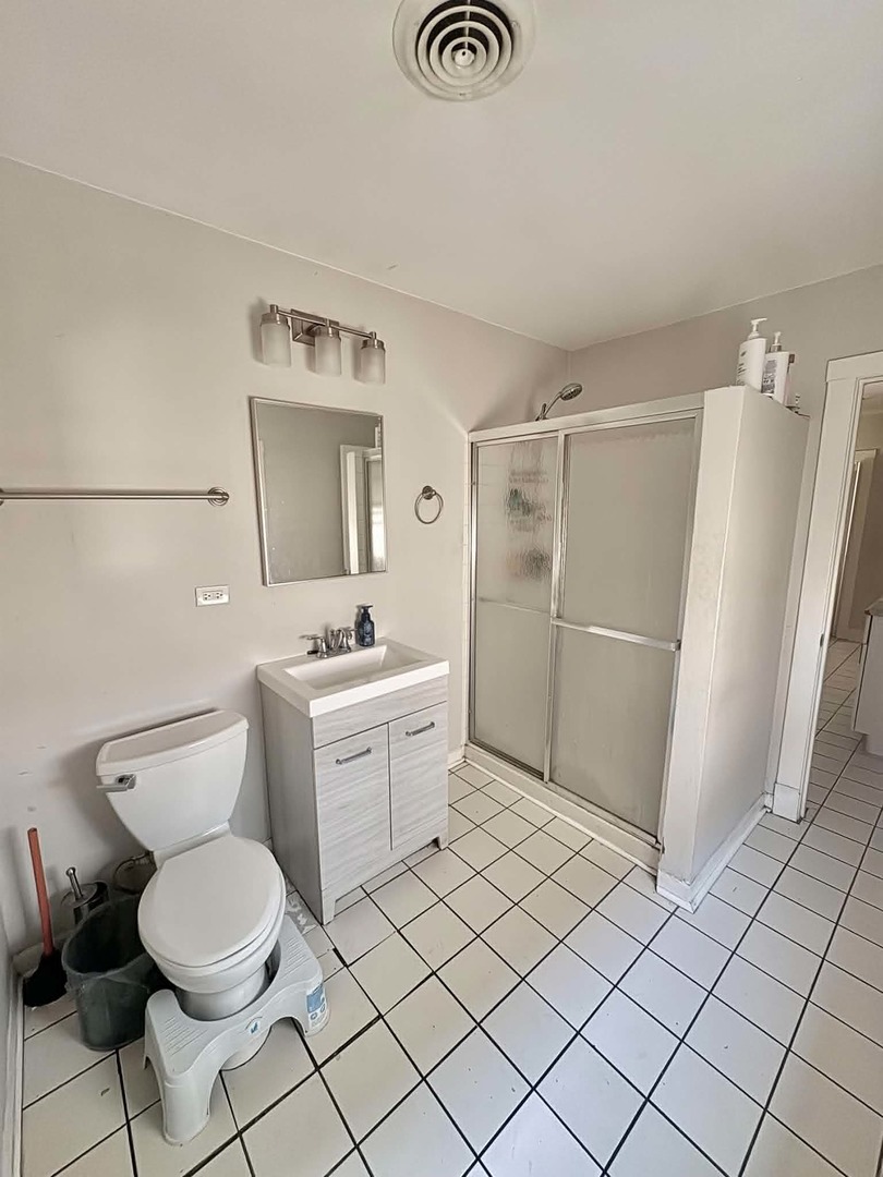 3338 N Oriole Avenue Property Photo 2