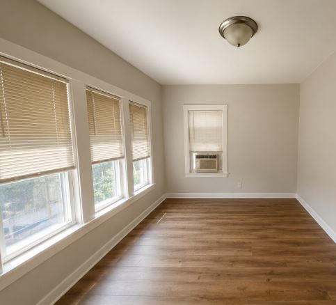 3338 N Oriole Avenue Property Photo 5