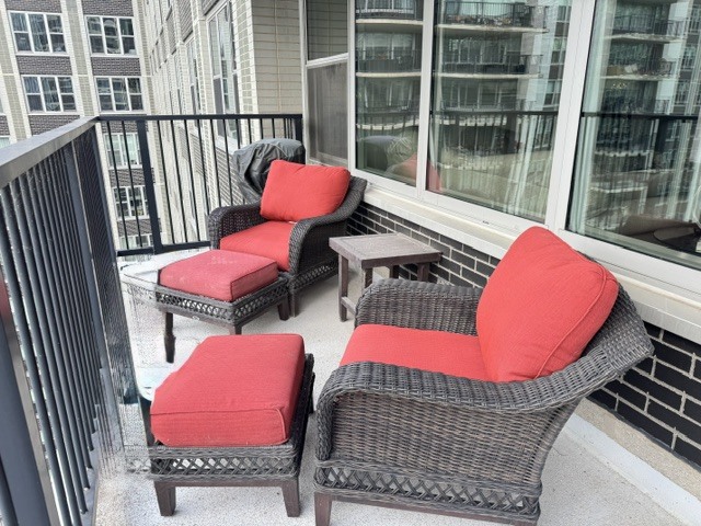 400 E Randolph Street 3318 Property Photo 9