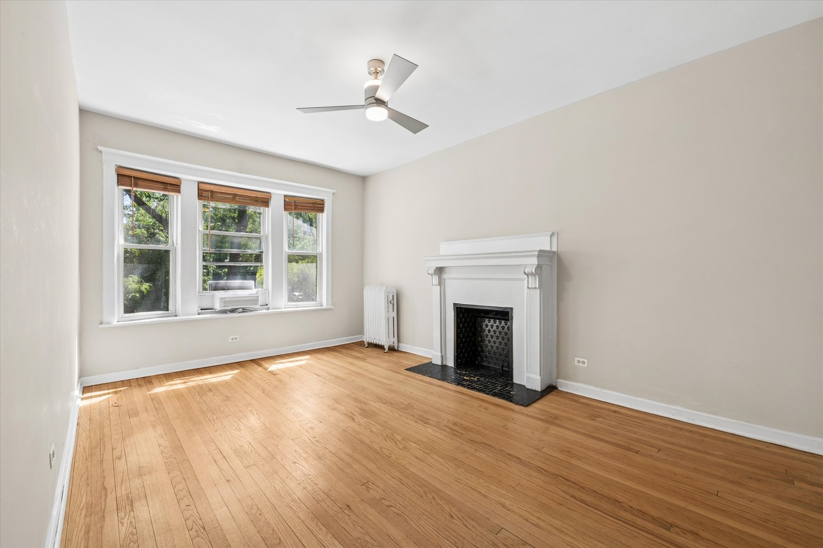 5052 S Blackstone Avenue 2 Property Photo 4