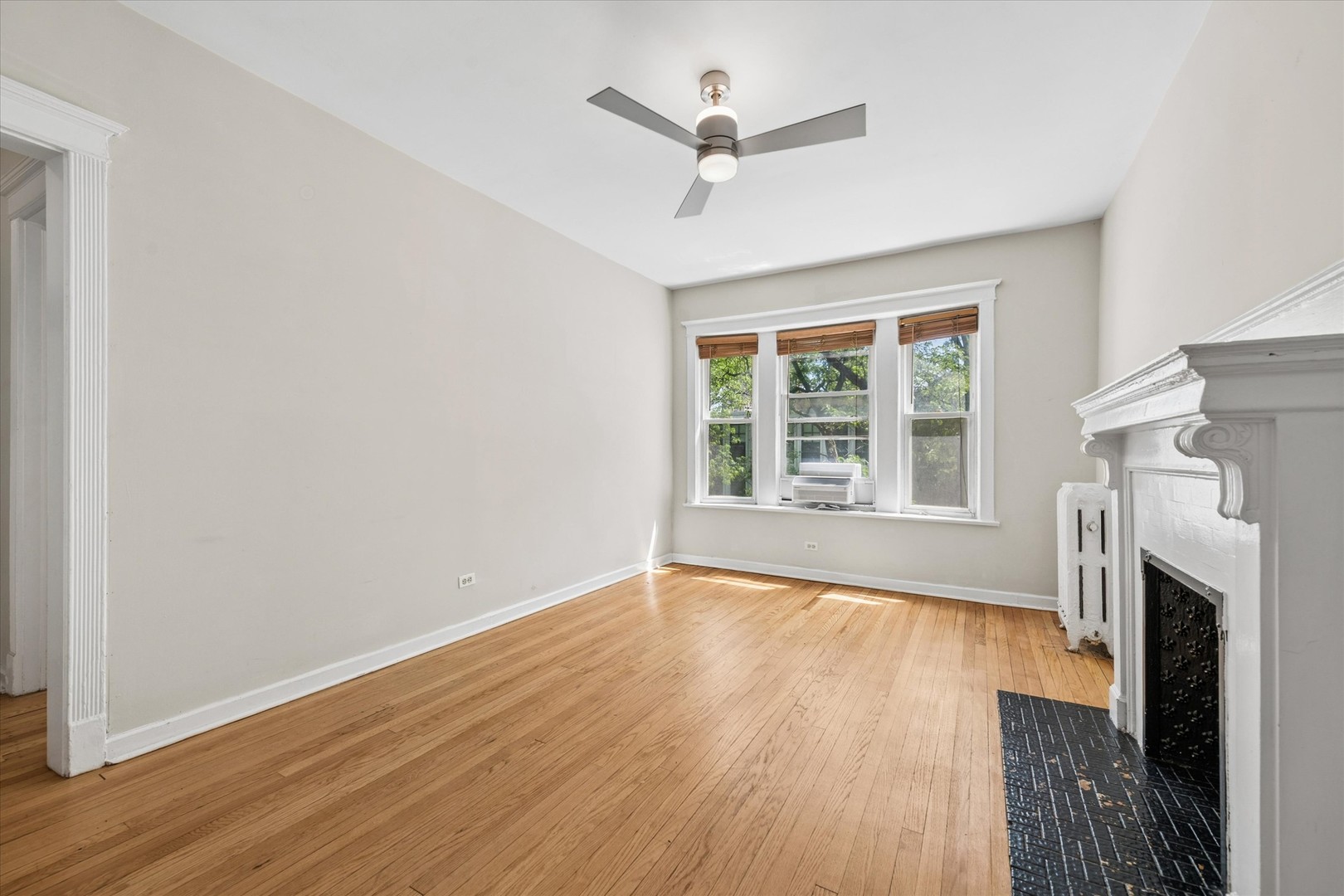 5052 S Blackstone Avenue 2 Property Photo 5