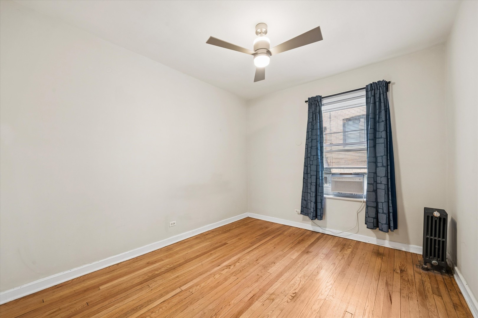 5052 S Blackstone Avenue 2 Property Photo 11