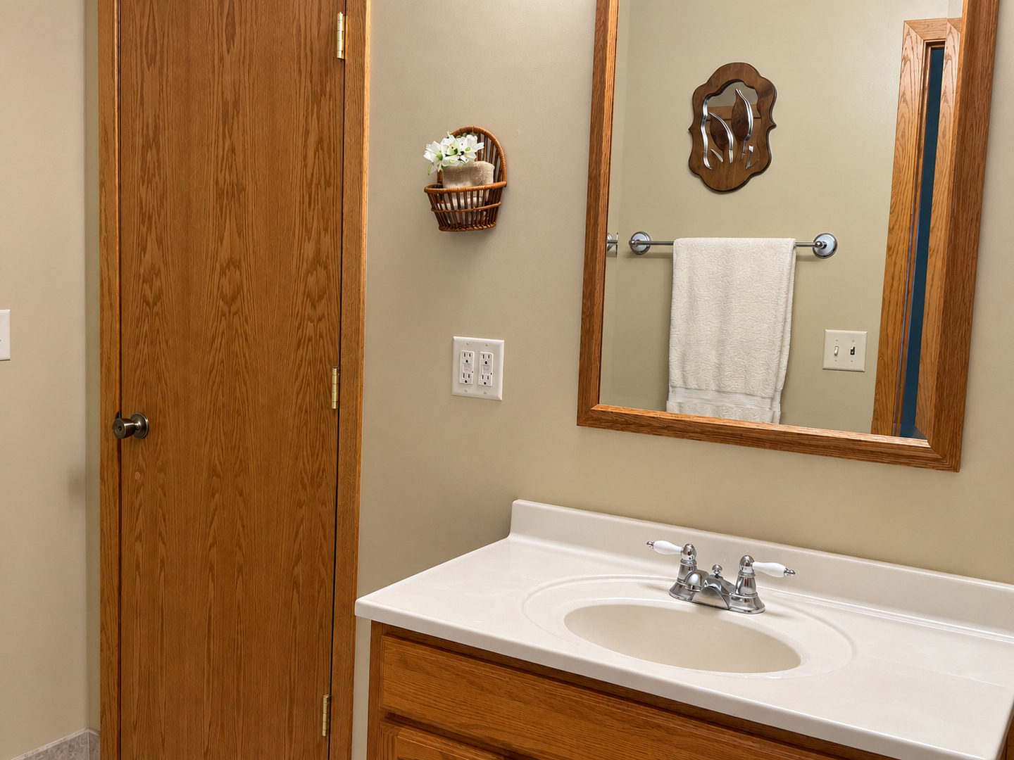 3899 S Weldon Road Property Photo 12