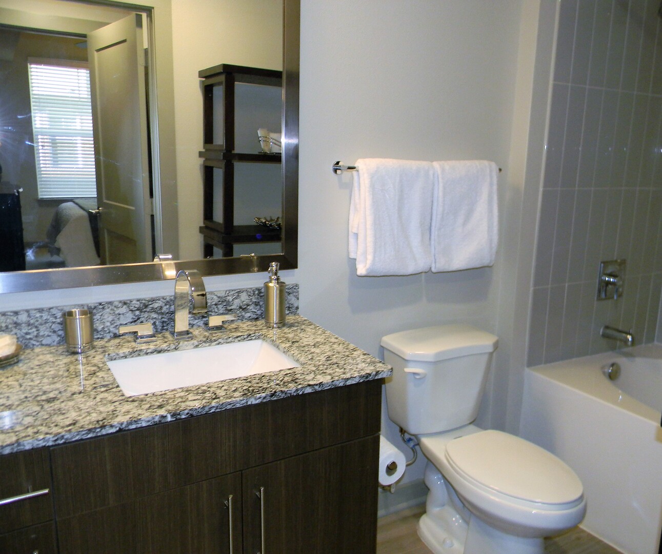 690 E Algonquin Road 3304 Property Photo 7