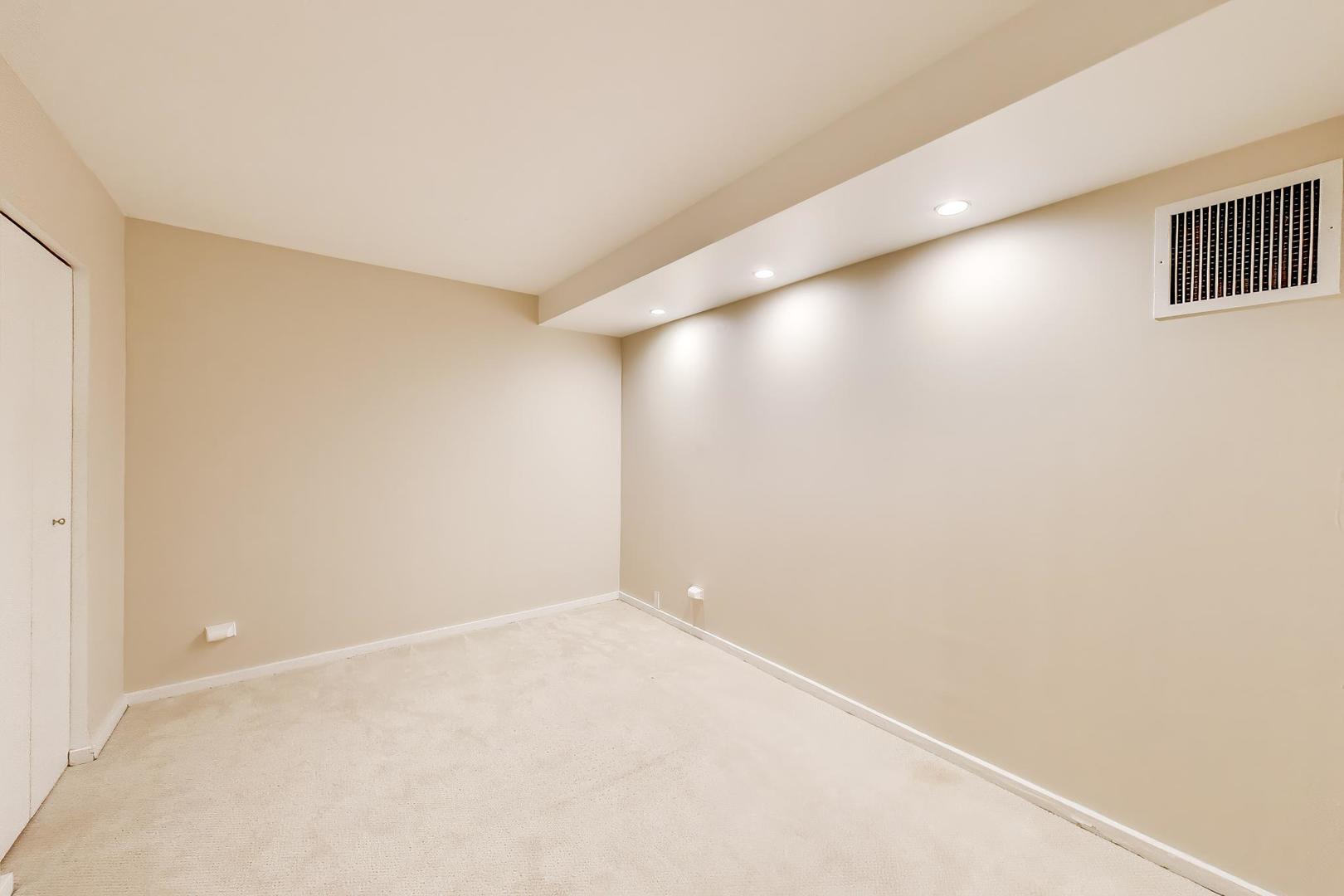 40 E 9th Street 1601 Property Photo 28