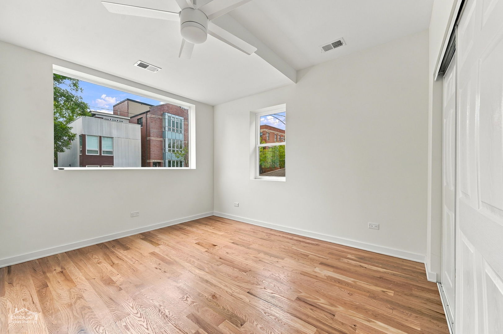 1118 W 19th Street Property Photo 4