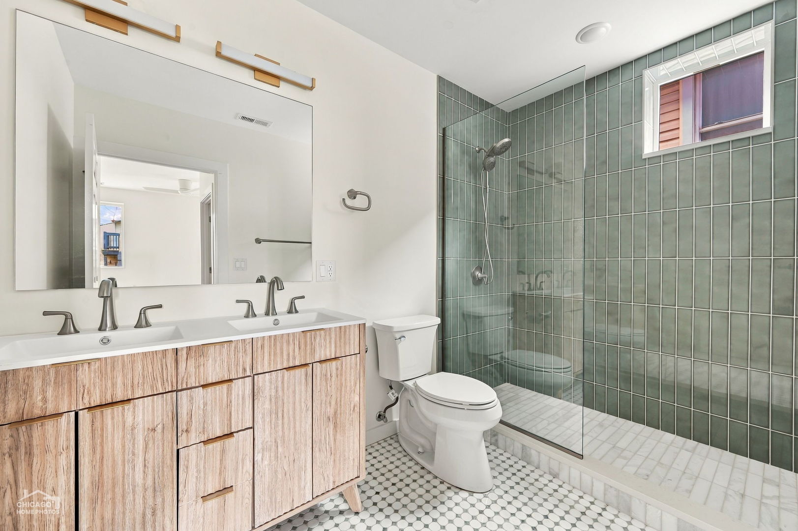 1118 W 19th Street Property Photo 9