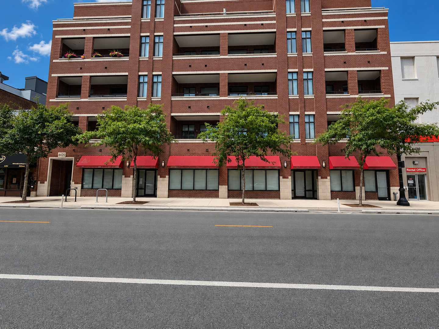 4420 N Clark Street GF Property Photo 1