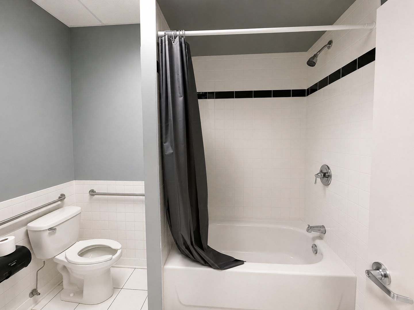 4420 N Clark Street Gf Property Photo 8