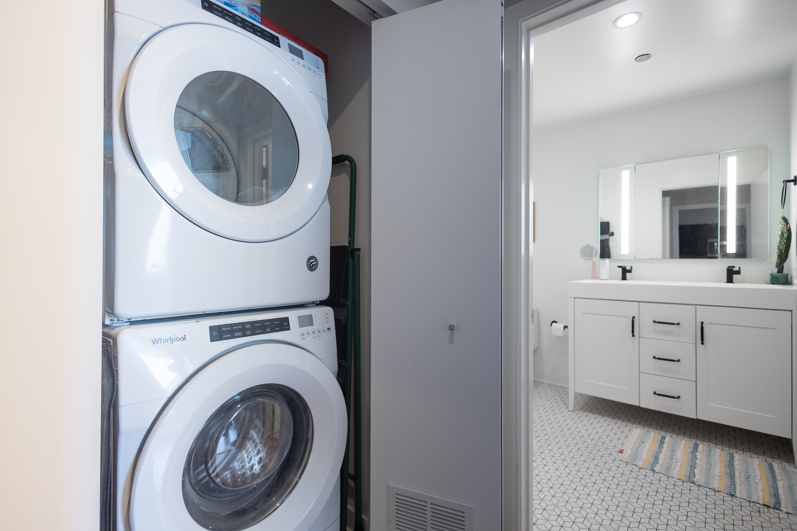 8 E Randolph Street 2706 Property Photo 15